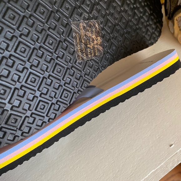 Brand new Tory Burch flip flop 🩴 - Picture 3 of 3